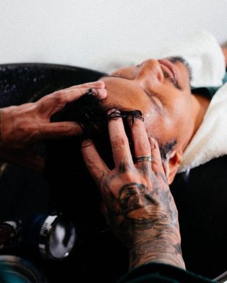Corte com estilo e atenção aos detalhes....#barbershop #barbearia #barbearias